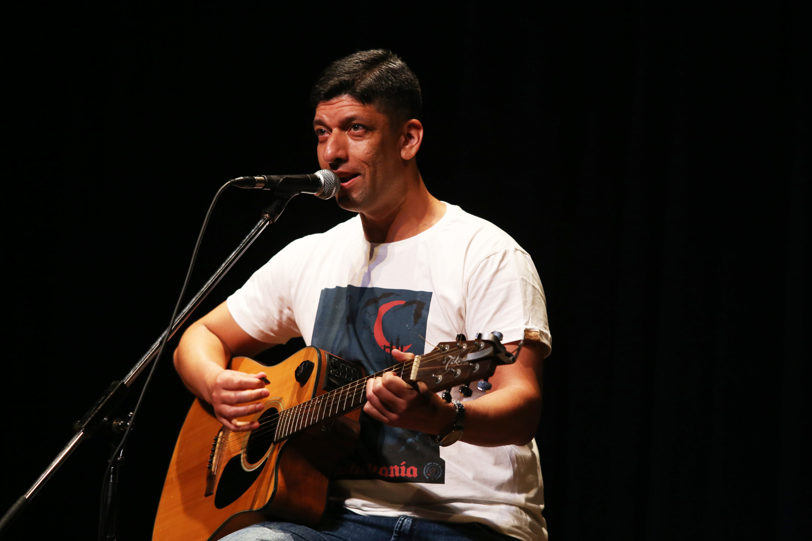 Vitor dos Santos Garcia convidou amigos e familiares para a apresentação desta noite