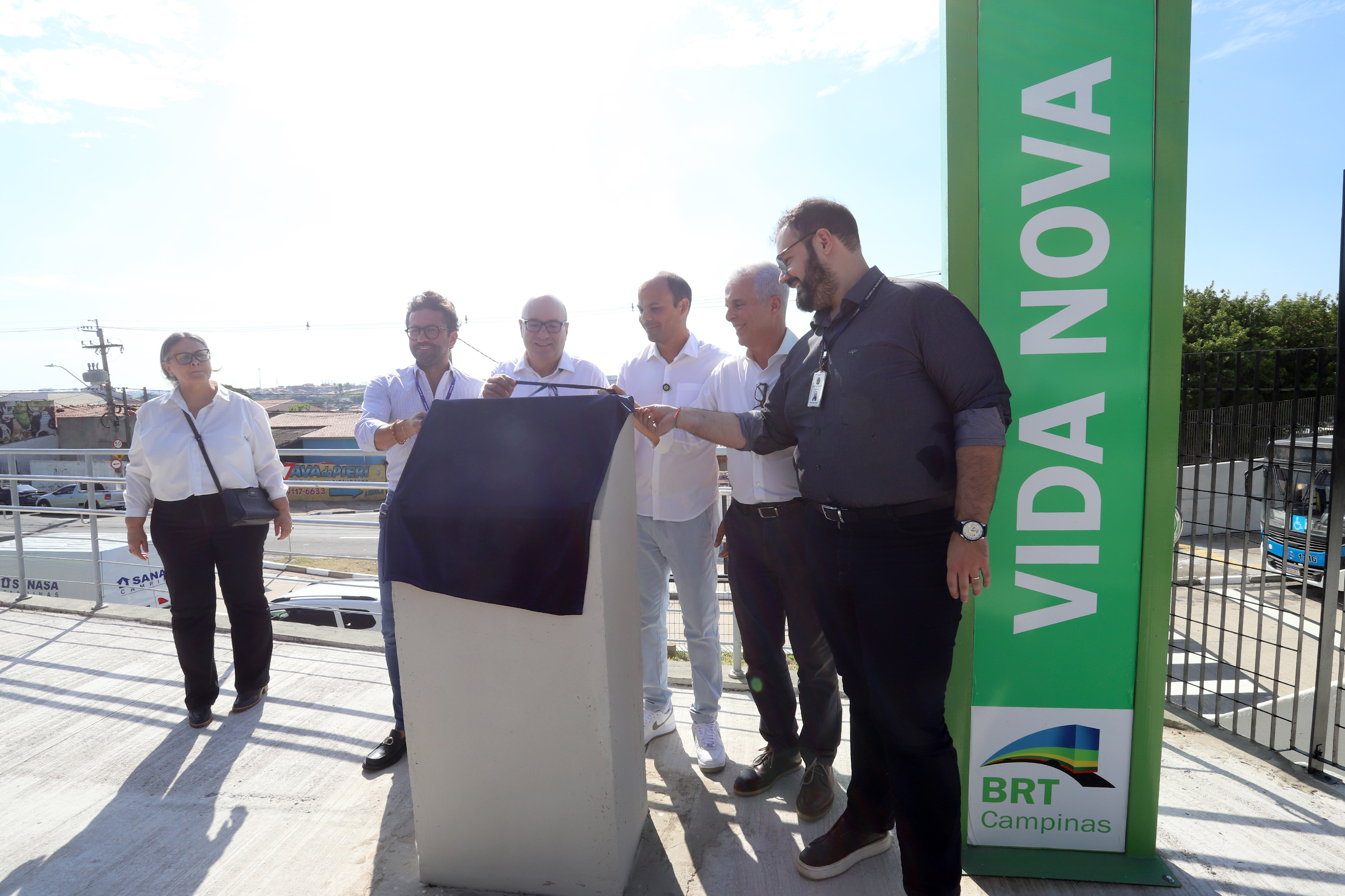 Descerramento da placa de inauguração