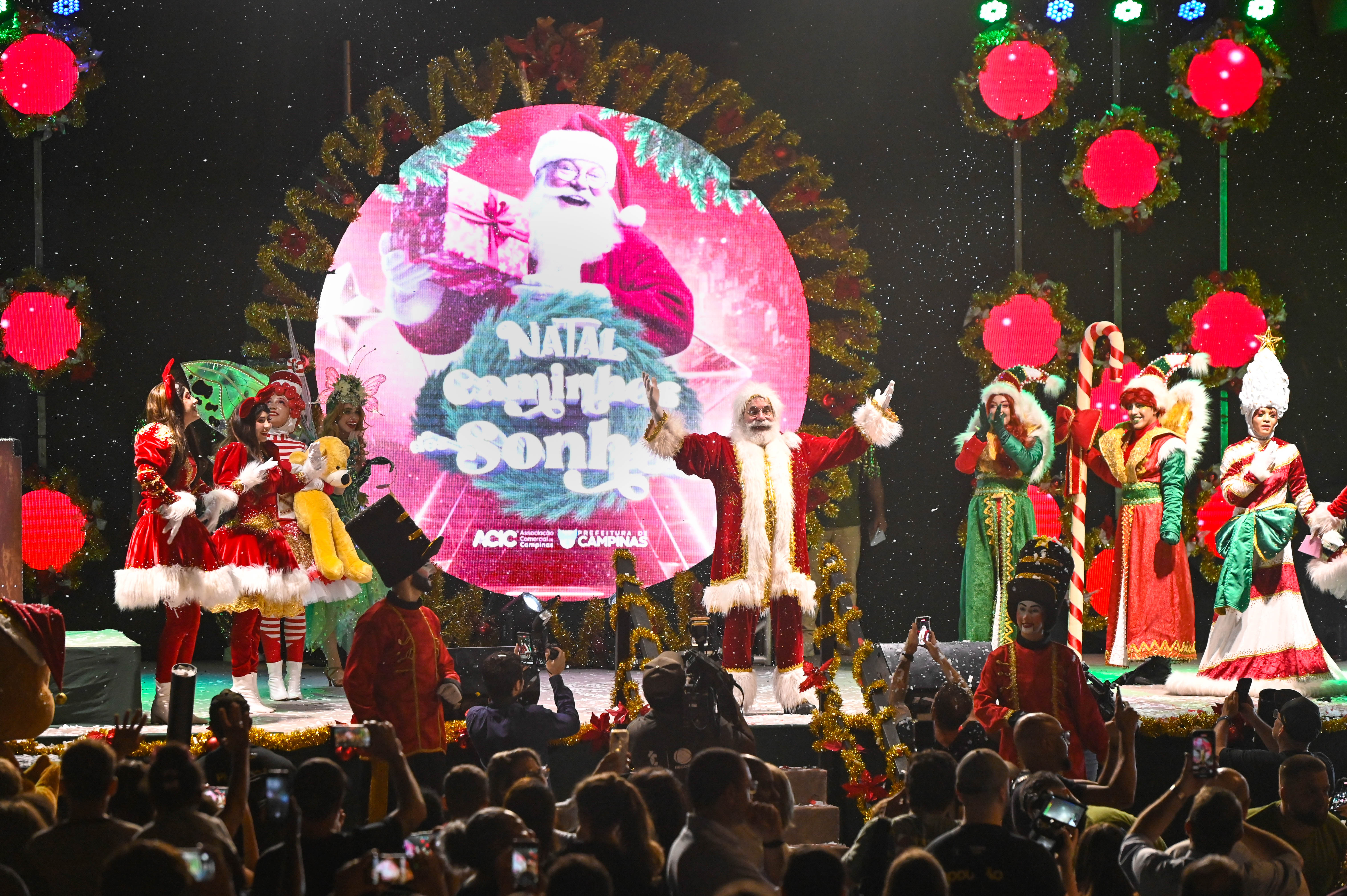 Show de chegada do Papai Noel, no Centro