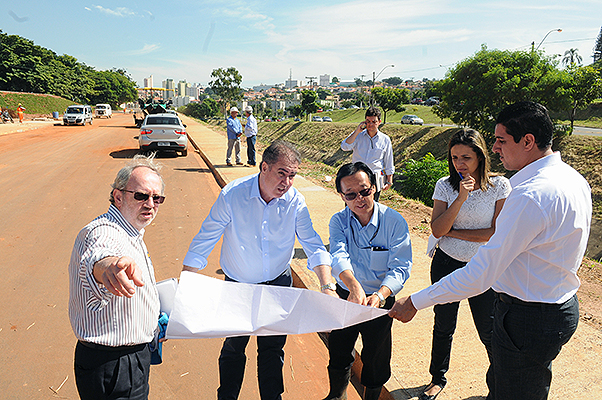 Jonas esteve nas obras da Marginal do Piçarrão