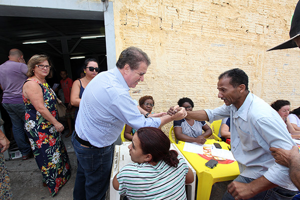 Jonas foi levar solidariedade aos moradores da área atingida