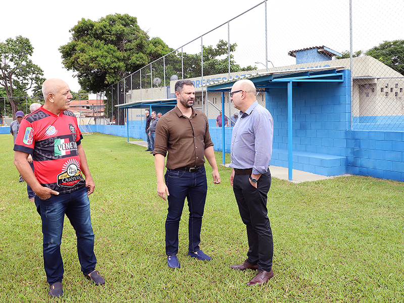 Prefeito e o secretário Vanin durante a entrega da reforma