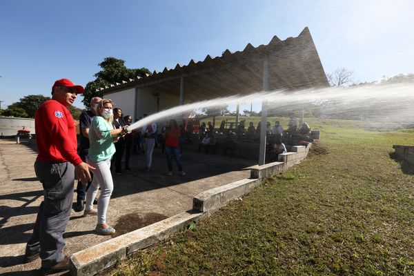 Aula prática é ministrada no campo de treinamento da Segurança do Trabalho, que fica nas Estações de Tratamento de Água (ETAs) 1 