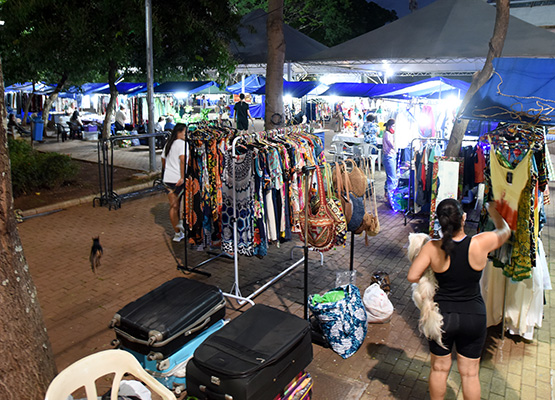 A tradicional feira especial de Natal da Feira Hippie toma conta do Centro de Convivência