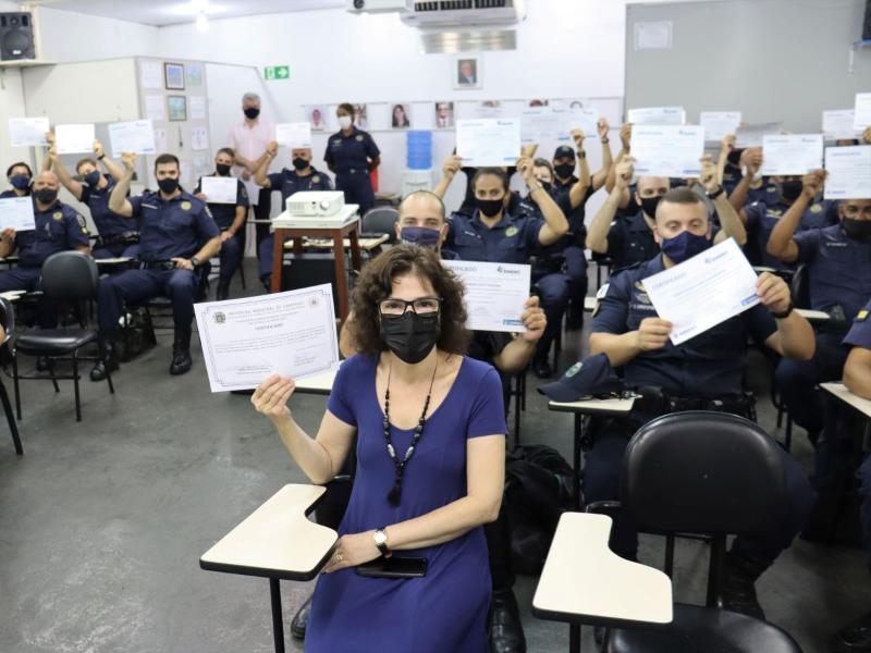 Ao término do curso, GMs receberam certificados