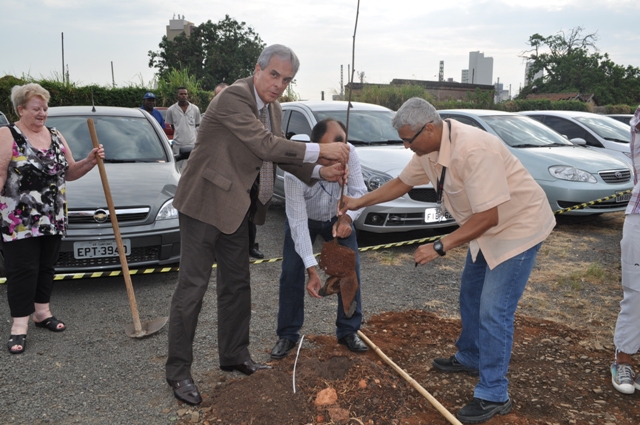 Presidente da Emdec participa