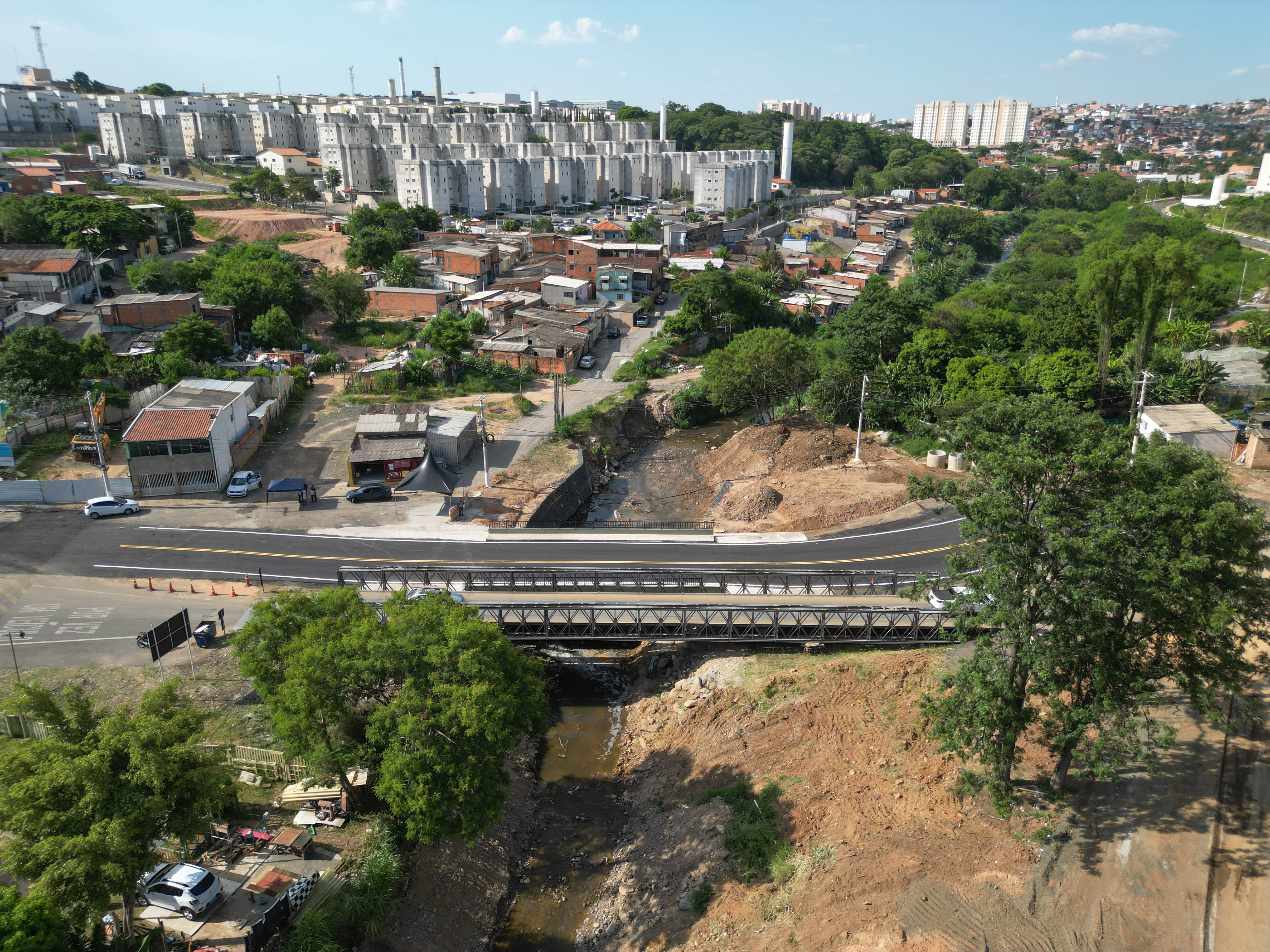 Vista panorâmica da ponte da rua Ferdinando Turquetti em imagem de drone