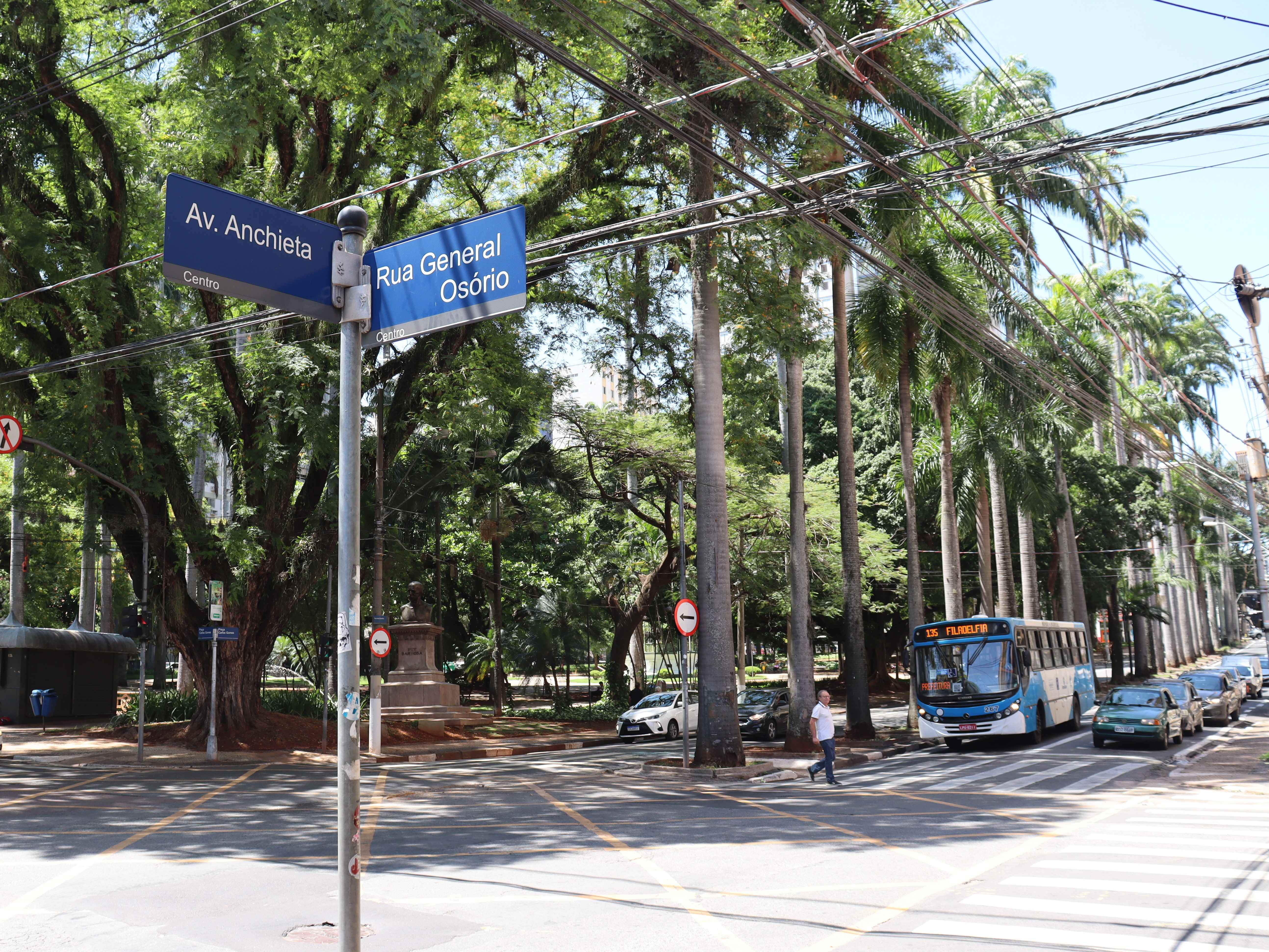 Vagas ficam entre a avenida Anchieta e...