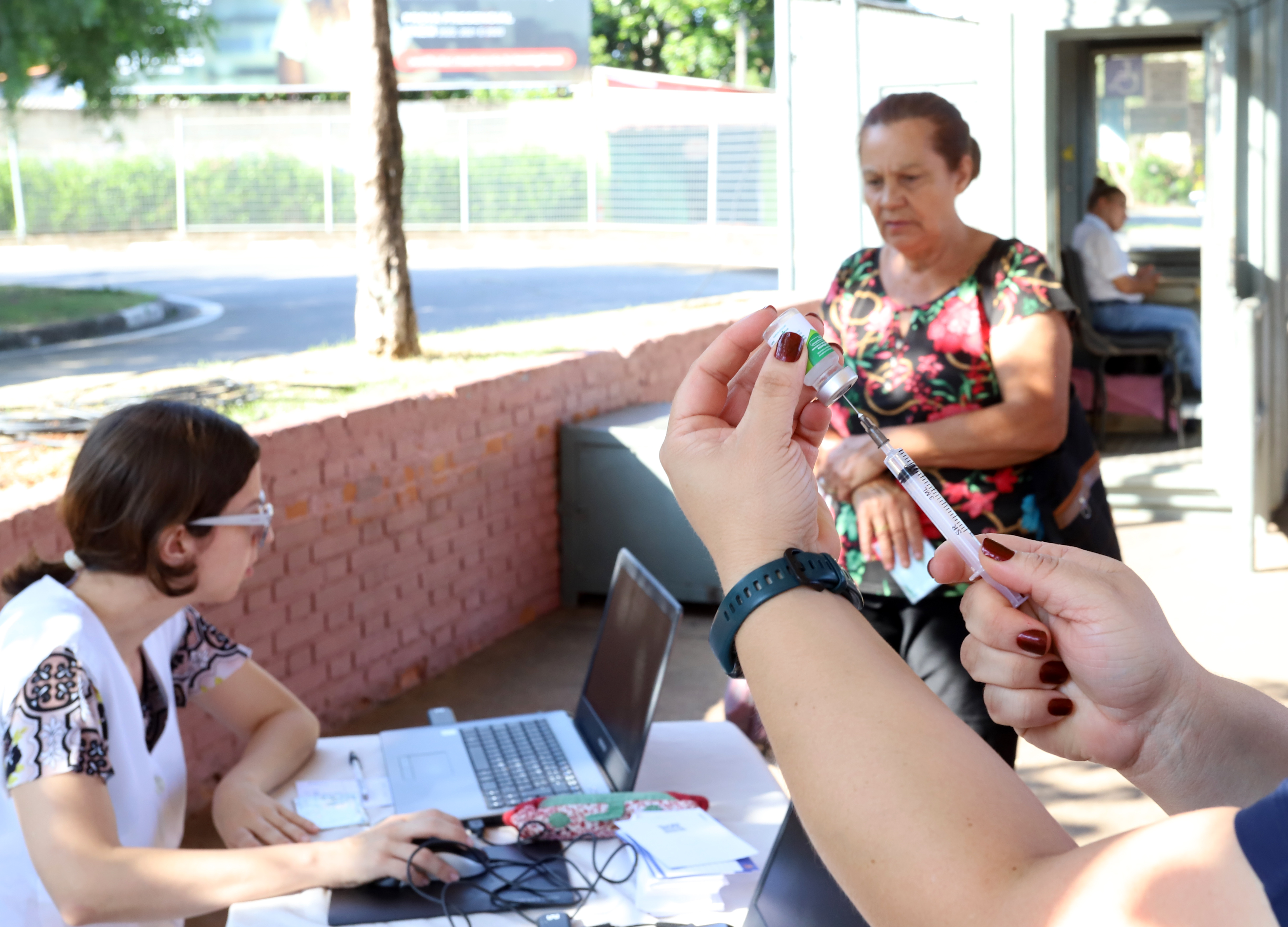 Ações de vacinação foram realizadas em terminais de ônibus da cidade