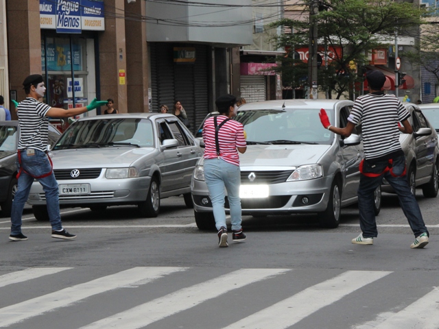 Mímicos do Rap na faixa