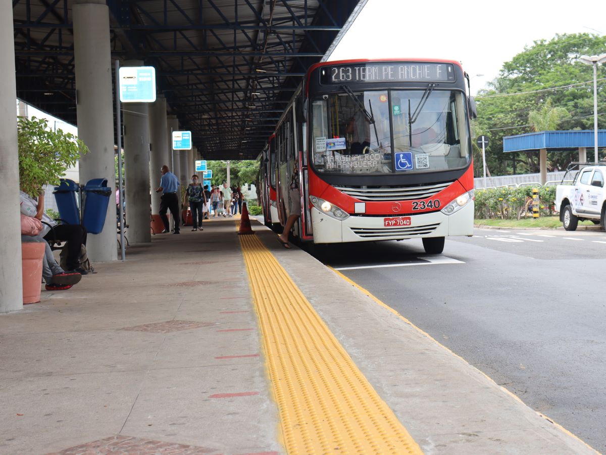 Terminal Anchieta tem 160 metros lineares de piso tátil de alerta e direcional nas plataformas