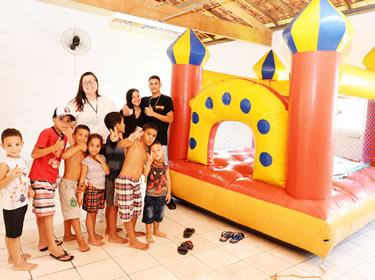 Festa teve pula-pula, algodão doce, cachorro-quente e muitas brincadeiras