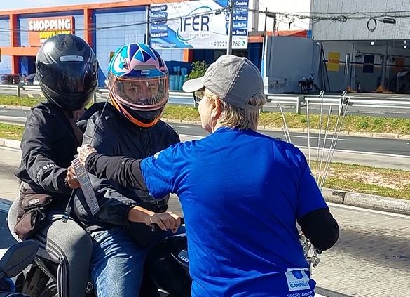 Antena corta-pipa instalada nas motos pode salvar a vidas