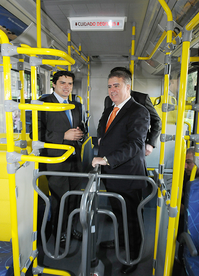 Jonas percorreu interior dos veículos