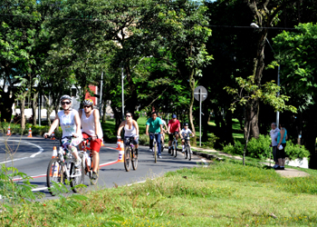Ciclistas passeiam em Campinas