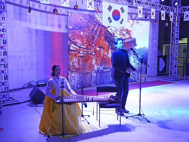 Cantor interpretou músicas folclóricas da Coreia