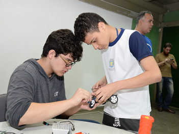 envolveram os estudantes na nova tecnologia