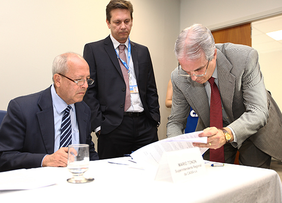 Presidente da Sanasa e secretário de Transportes também assinaram documentos