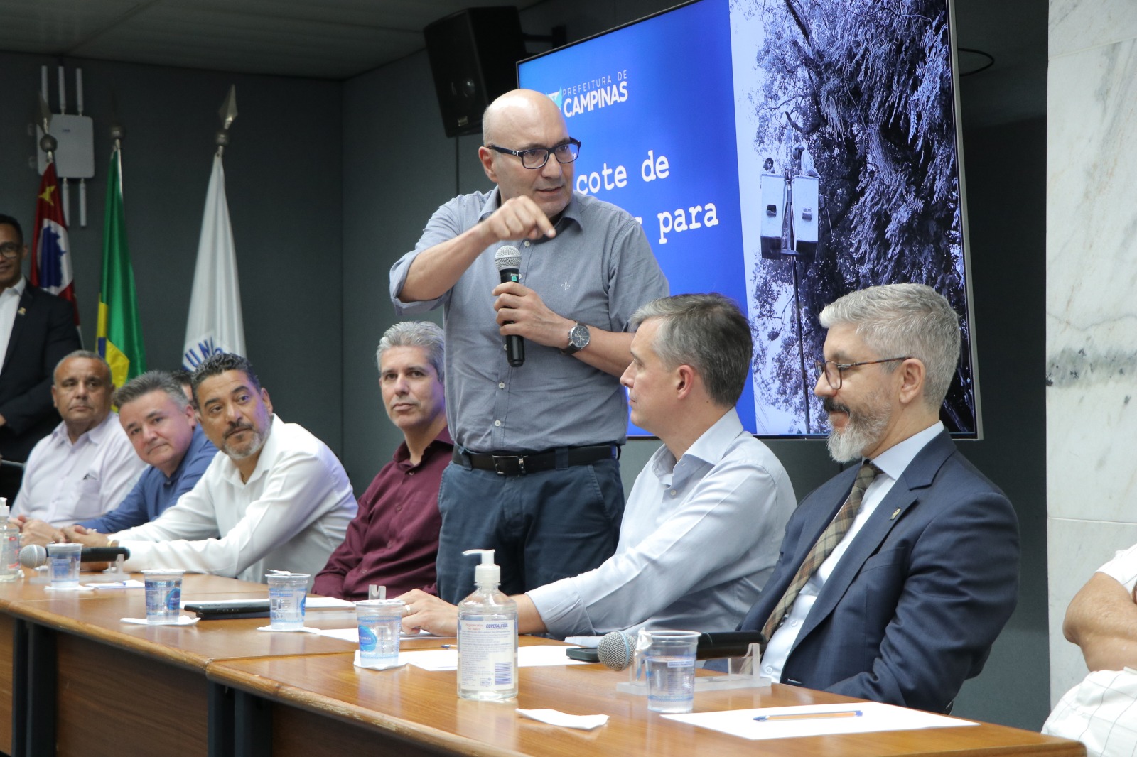 Prefeito Dário Saadi anuncia pacote de medidas para agilizar poda de árvores