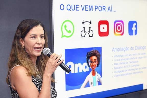 Marcelle Benetti, do DEPS, durante lançamento do Chatbot da Saúde