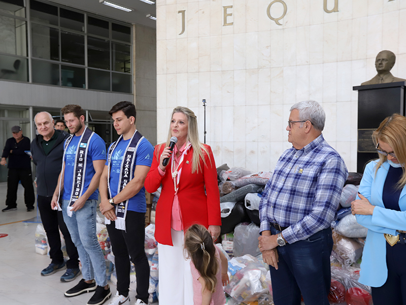 A secretária Adriana Flosi representou o prefeito Dário Saadi