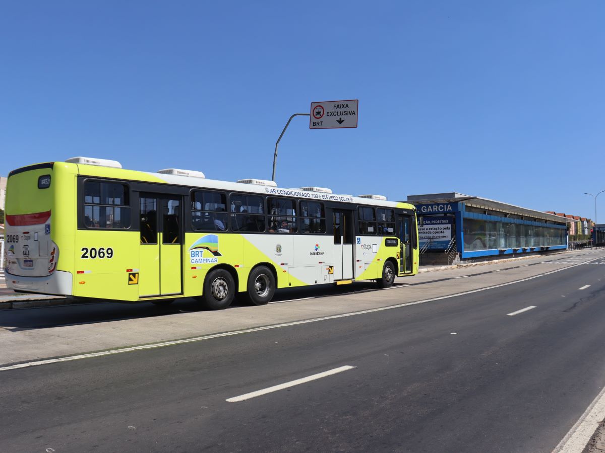 A linha BRT20 atende 13 estações e é a que tem circulado com mais agilidade pelo corredor exclusivo