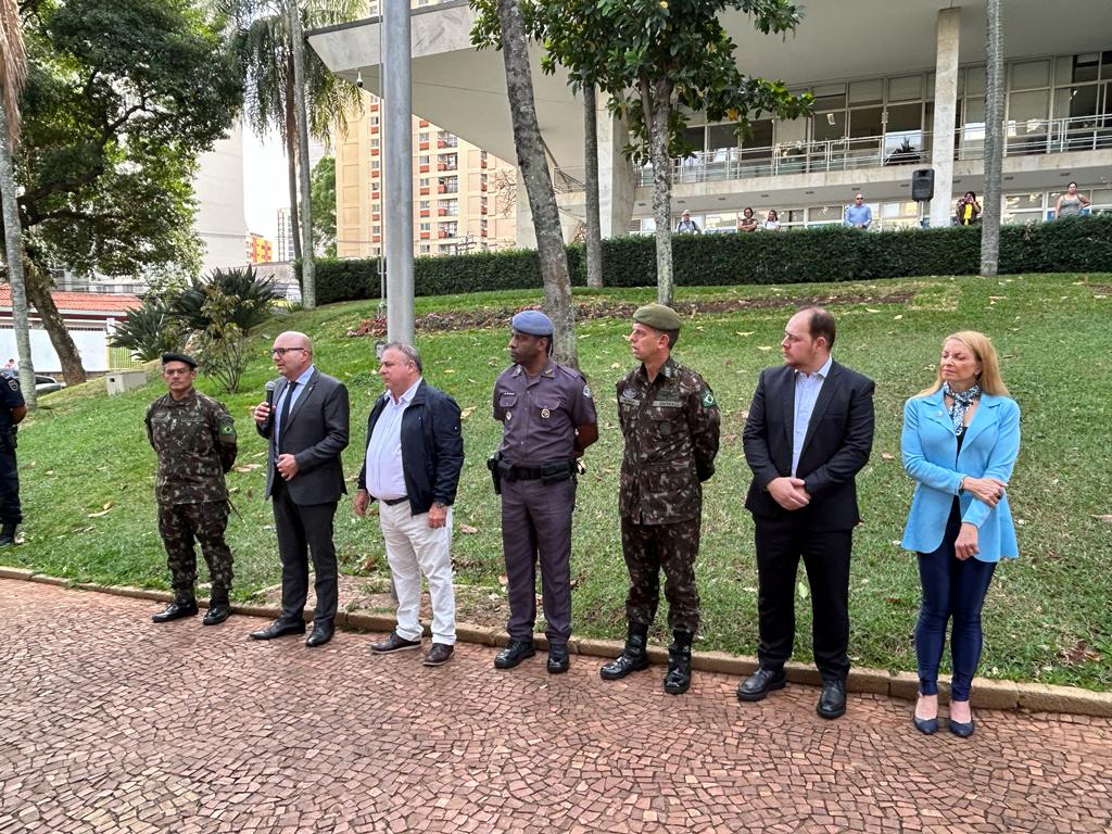 Cerimônia em frente ao Paço abre as celebrações da Semana da Patria