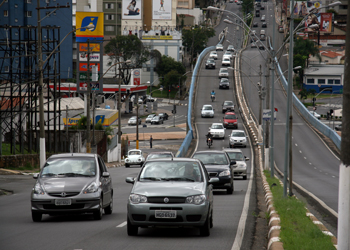 Veículos em via de Campinas