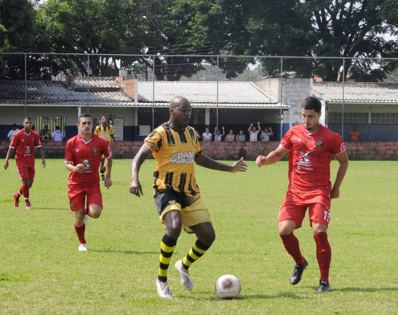 Oito equipes continuam na briga pelo título