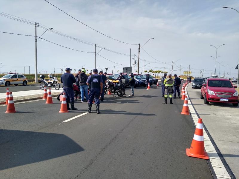 Ação desta quinta-feira abordou 58 veículos na altura da Estação Bela Aliança, sentido centro-bairro