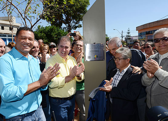 Descerramento da placa de inauguração