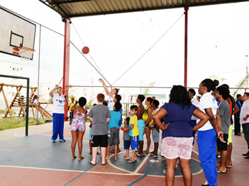 Jogadoras do Vera Cruz Basquete Campinas passaram algumas horas no Bassoli