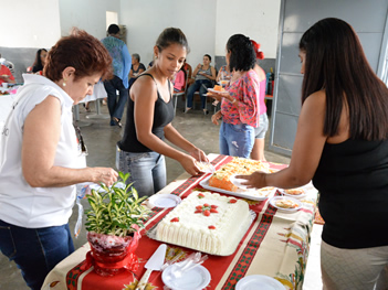 Cerimônia de encerramento teve festa com bolo