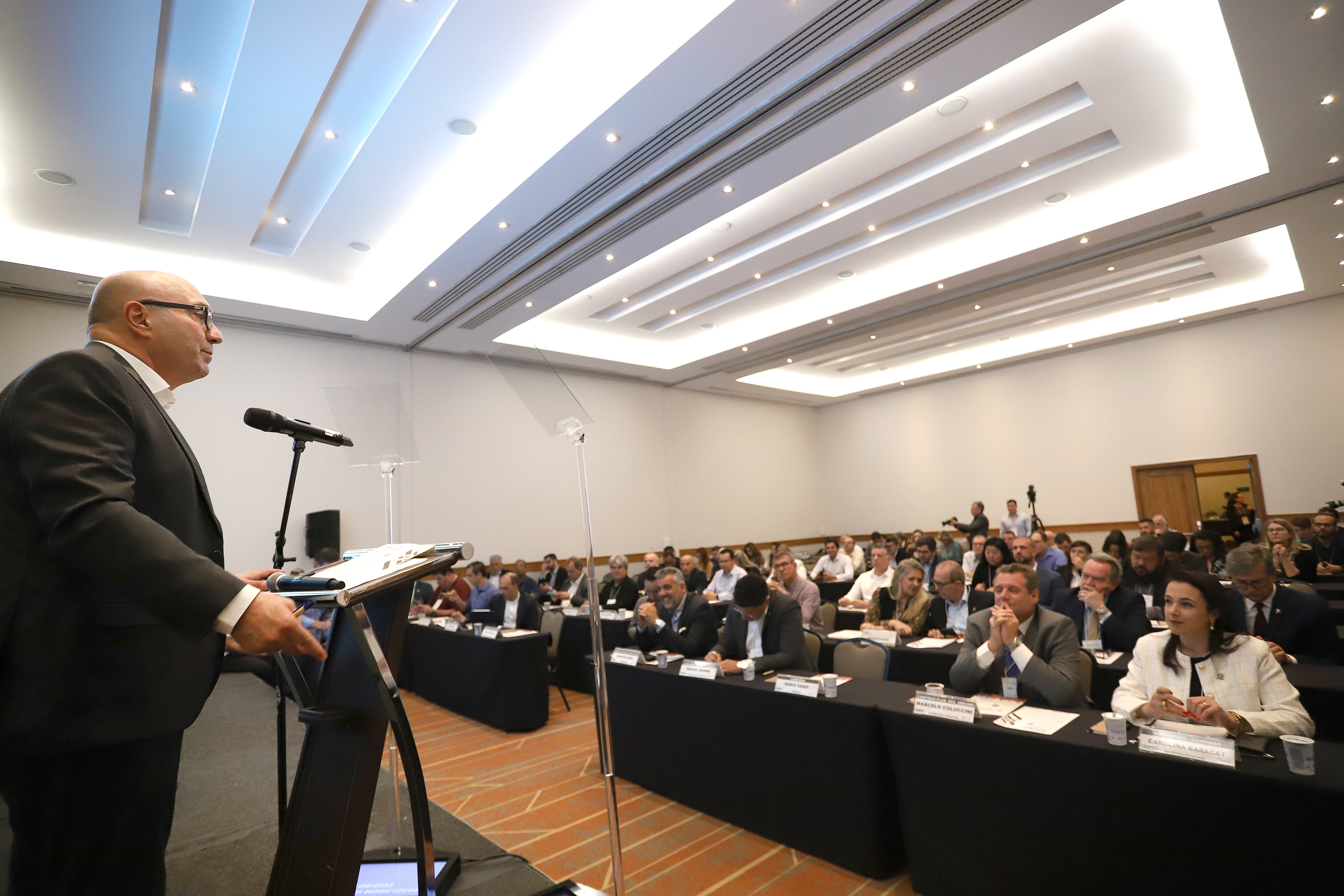 Prefeito Dário Saadi na abertura do evento sobre gestão pública inteligente e soluções para mobilidade