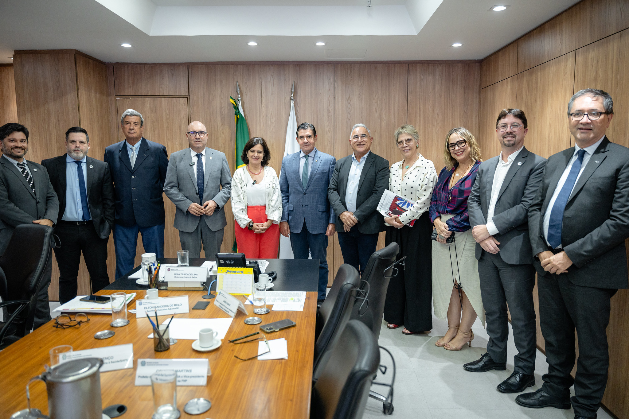 Dário se reuniu com outros prefeitos e ministra da Saúde nesta terça-feira, 19