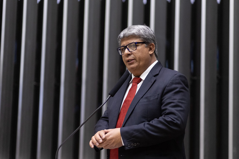 Vice-prefeito falou da emoção de estar na sede da democracia, homenageando a cidade