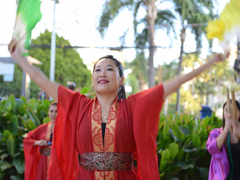 Isa Toyota cantou música que representa celebraçã