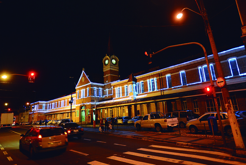 Haverá modernização dos atuais 120 mil pontos de luz, com uso de lâmpadas de LED e telegestão