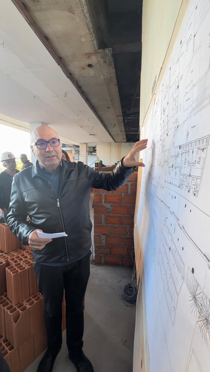 Prefeito visitou as obras nesta segunda-feira (19) pela manhã