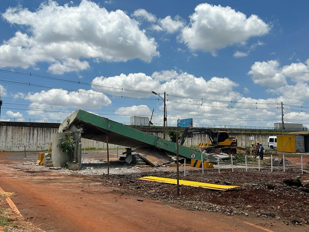 Trabalho de demolição da antiga Portaria 1 da Ceasa foi iniciada nesta quarta-feira