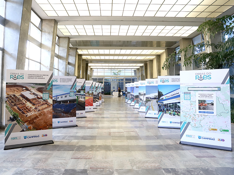 Painéis também apresentam obras para a população