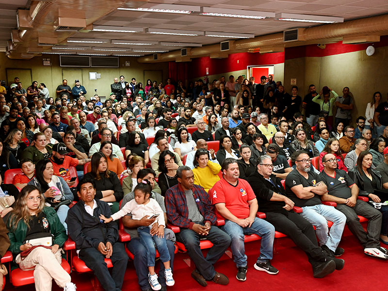 Salão Vermelho recebeu feirantes e familiares