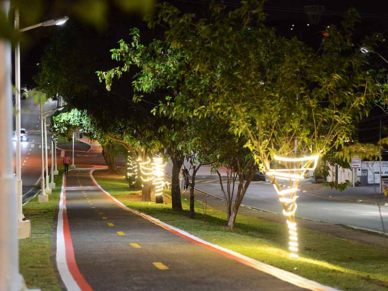 Iluminação especial se estende por dois quilômetros da avenida Baden Powell 