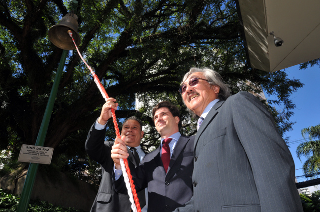 Autoridades participam de evento do Sino da Paz