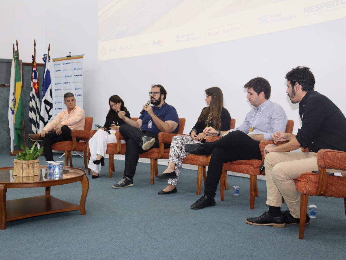 Mesa redonda sobre "Os desafios na promoção de sistemas de transporte seguros, acessíveis e sustentáveis"