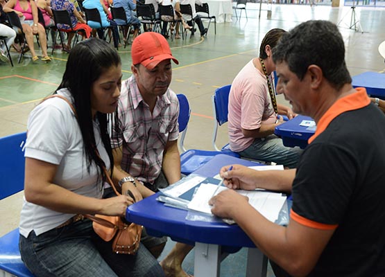 Moradores fazem inscrição