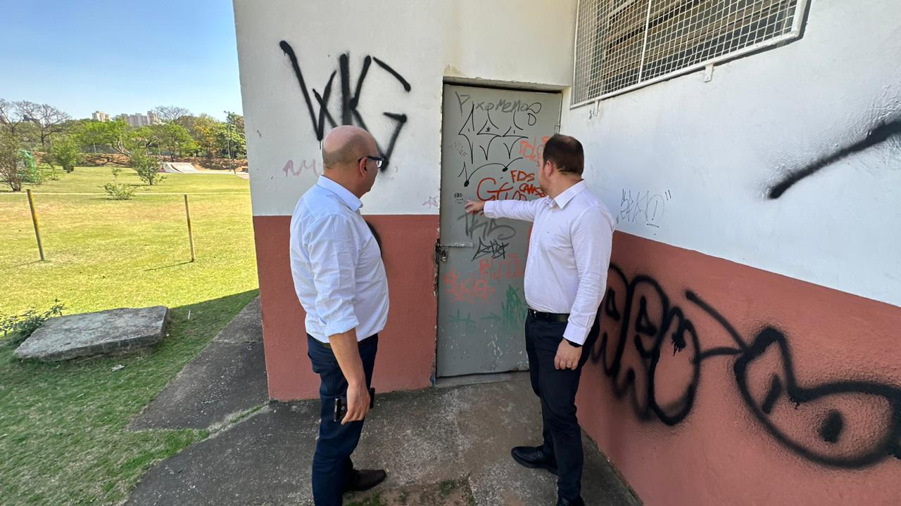 Prefeito e secretário estiveram no parque na manhã de hoje