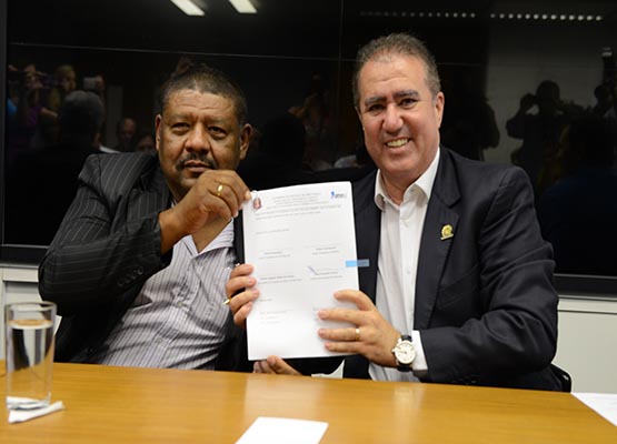 Jonas e Brasilino apresentam convênio assinado