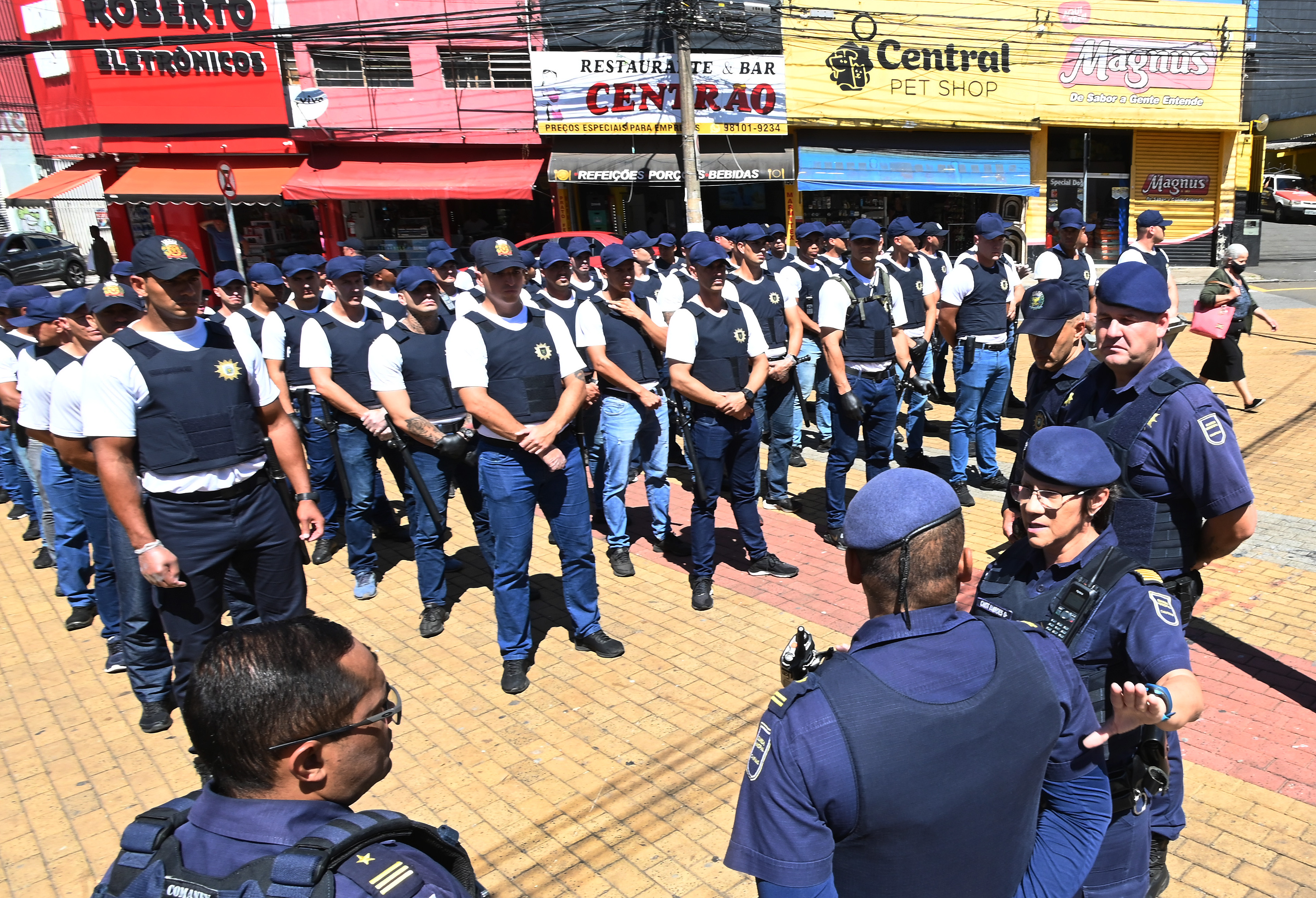 Comandante Maria de Lourdes orienta tropas