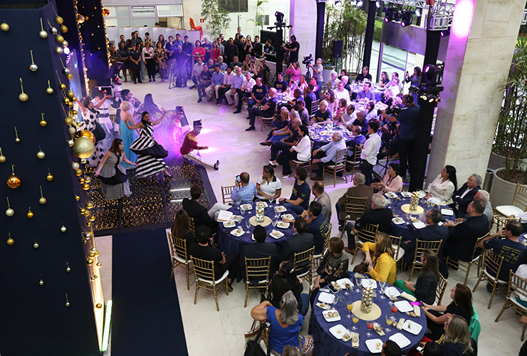 Lançamento teve música e dança